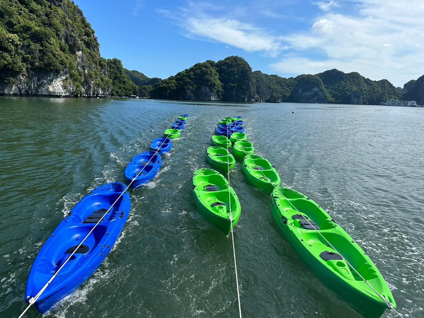 Hai Water Sports bàn giao 25 thuyền kayak